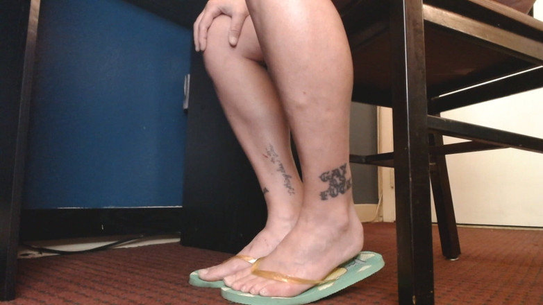 Abby Anna: ミントとイエローのビーチサンダルシューズプレイチェア