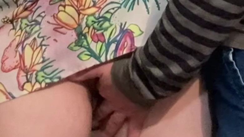 PriyaNaavya: Memekku di-fingering sama pacarku di depan umum