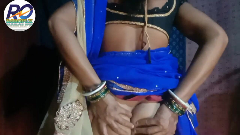 ROBOPLX-: 嫂子的年轻人穿着纱丽看起来很酷