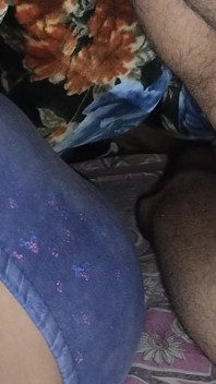 Teeen sıkı amcığını kullanmama izin vermiyor.