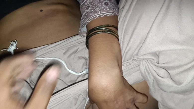Bhabhi UP: Abang tiri saya telah membuat kawan-kawan.