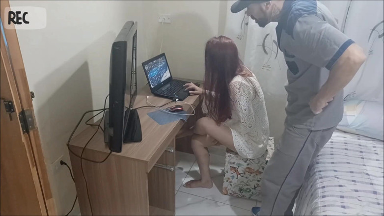 ksalnovinhos: Housewife Home Alone Receives Maintenance Man!