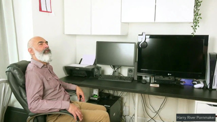 Harry River: Office BlowJob