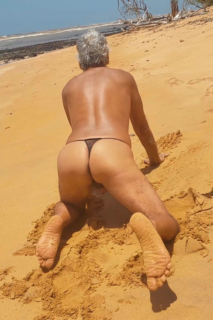 Ladysilvas: Ladysilva na pláži Velmi sexy v kalhotkách