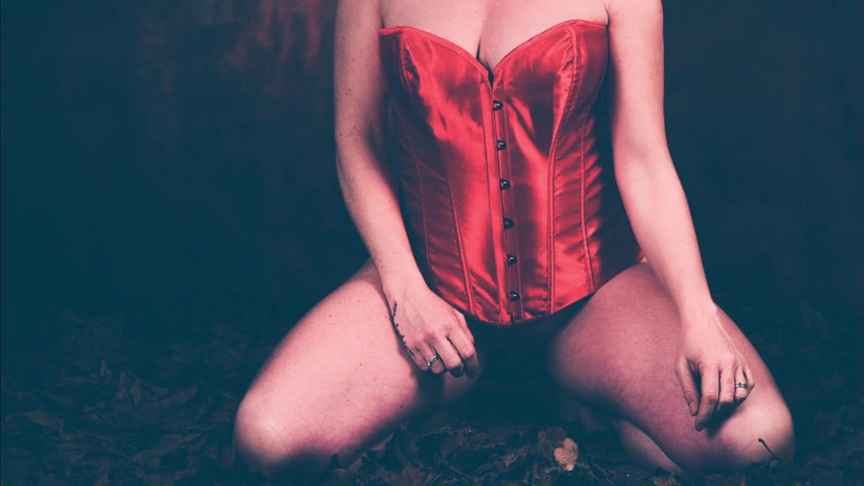 Kylie Britain Adventures: Orgasmic red