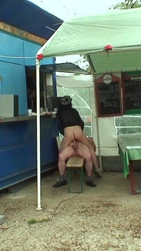 Jsem ztracen a žádám o informace v oblasti výměnou za šukání s mojí velmi sexy, velmi těsnou a oholenou kundičkou