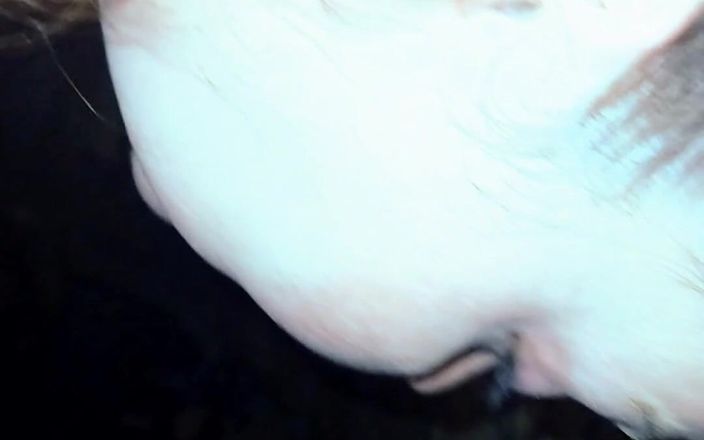 Kimmywetwet: Grote zwarte lul-slet zuigt lul op de veranda