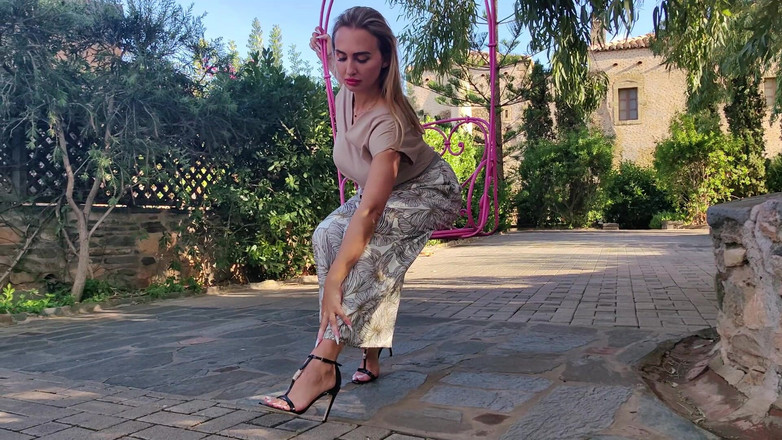 Goddess Lena: Admire-me no meu jardim