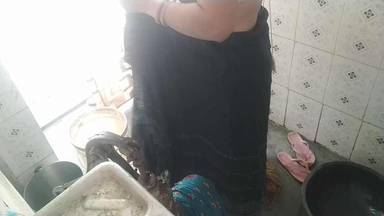Desi_bhabhi121: バスルームヌードバスDesi Bhabhi