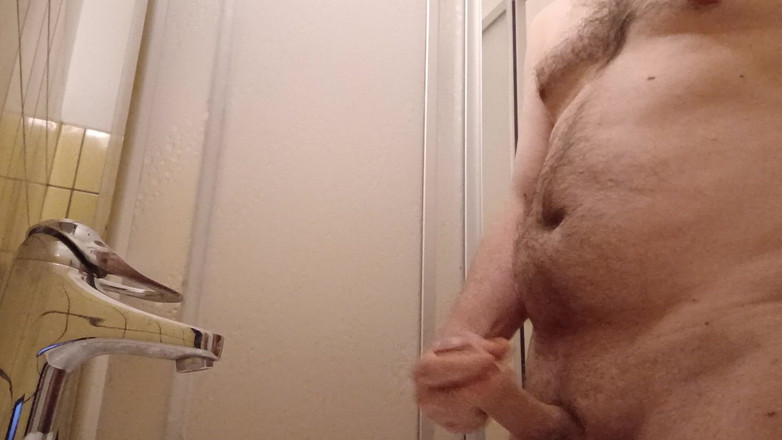 Ed Eden: Камшот в ванной