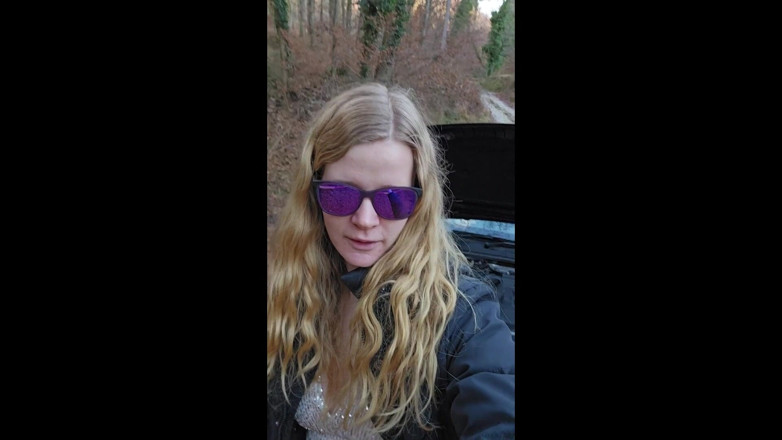 Bikergirl_97: Neujahrs Auto-panne endet mit bezahl blowjob und gesichtsbesamung