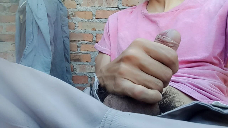 WolfGV: 火辣的年轻女人拉她的鸡巴