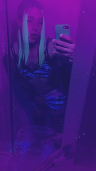 CarmenMelatonin: Sexy ragazza del college ama scopare