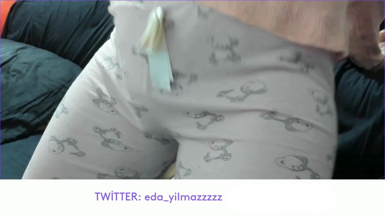 bigass_sexy_bigboobs: Masturbare cu pijamale - Spermă cu pijamale