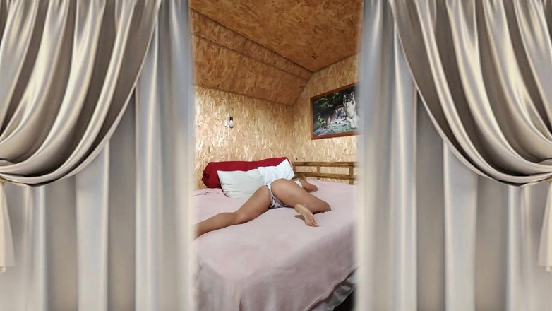 Lukerya: हॉट गृहिणी Lukerya. बिस्तर में सुबह की शुरुआत होती है।