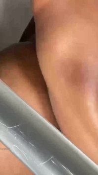 Puttana hardcore con il ragazzo magro e biriccio che si diverte a fidarsi in profondità ed è finito tutto sborrata