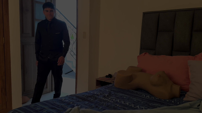 Solo_incognita: जवान आदमी मेरी गुड़िया की अदला-बदली कर रहा है