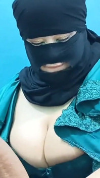 Egyptský sex, prostitutka tančí a má sex do zadku a kundičky a slova, která dráždí kámen