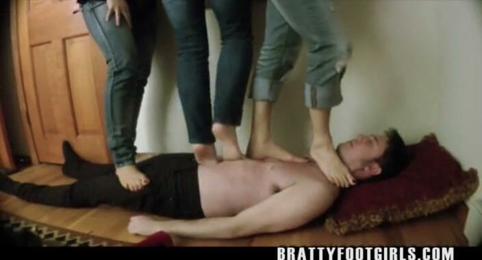 Xbrats: พวกนอกใจถูกจับได้และโดนขย่ม!