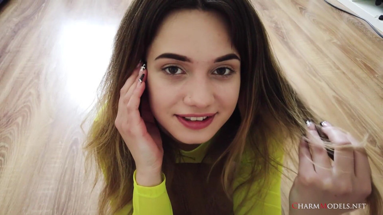 CharmModels: La piccola bella trinity è gratis con video top trasparente