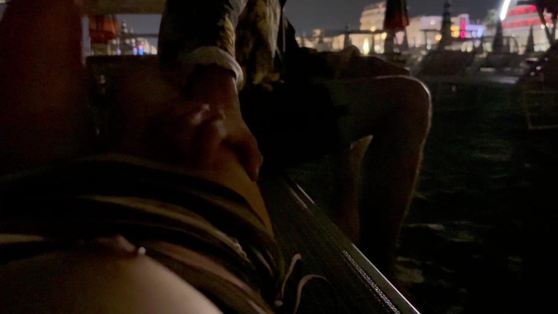 SweetJaneOfficial: Female POV - Flirty Stranger Tocando-me em uma praia