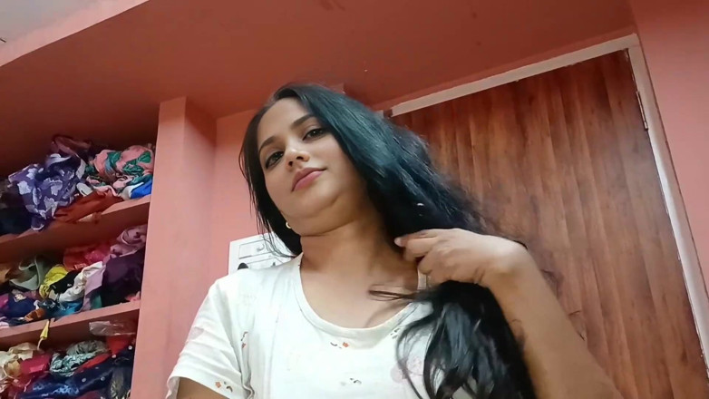 Desisexqueen: 私の年上の義理の妹はとても怒っていて、私のチンコをしゃぶってから落ち着きました