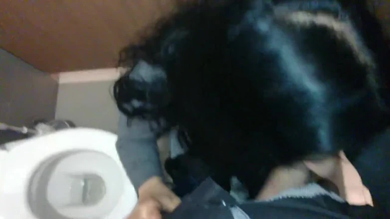 Toilet Mommy: Cosa fanno le coppie, in bagno!