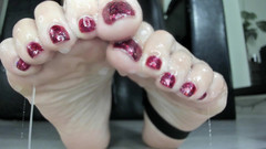 Feet lady: Cracher sur des toteils sexy