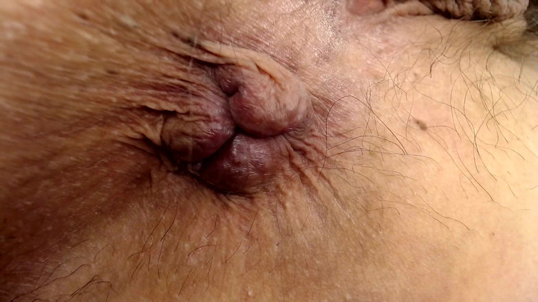 Abby Anna: Abby의 푹신한 쪼이는 후장 클로즈업