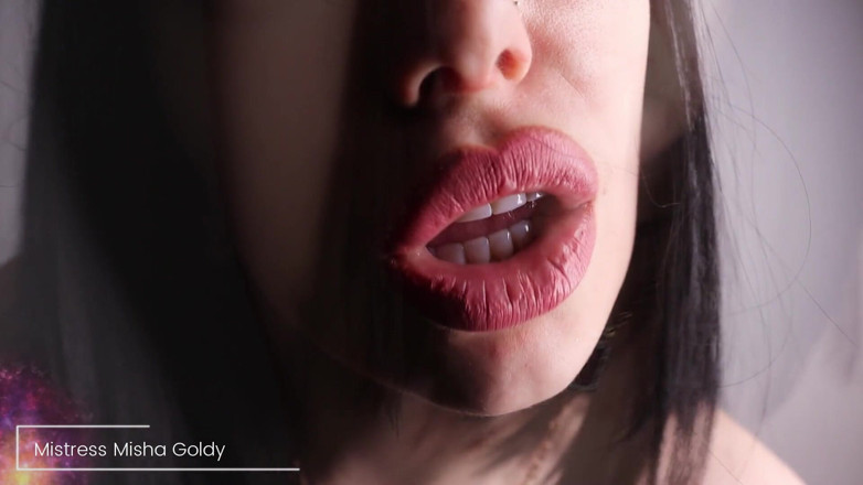 Goddess Misha Goldy: Губи і цицьки запалює