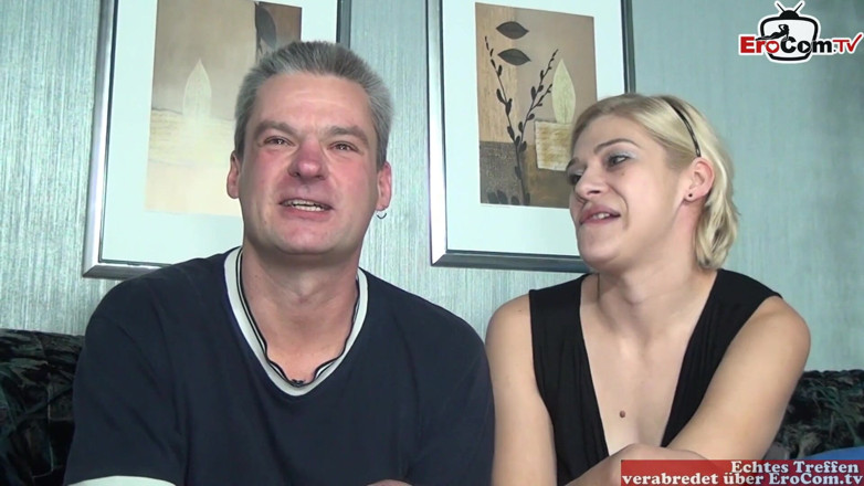 EroCom: Mąż dzieli się swoją blond mamuśką żoną w trójkącie MMF