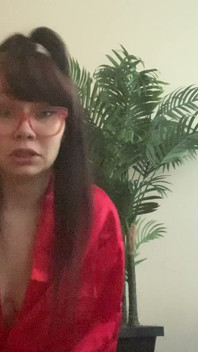 Pequeña humillada humillada por humillación