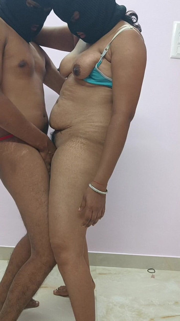 Tamilponnuj: Adik tiri dan abang tiri berkongkek