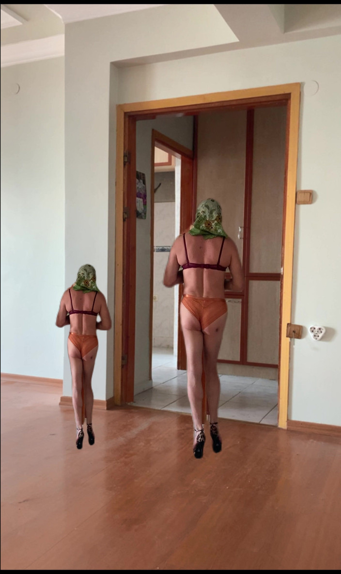 cd_aysemmm: З моєю 18-річною зведеною сестрою:), хто з нас сексуальніший?