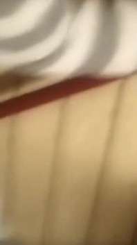 Follado por el casero en el pasillo