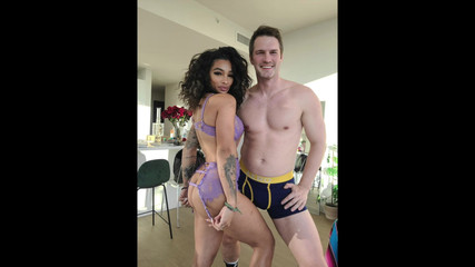 Tommy Wood XXX: Tante semok kulit hitam yang fleksibel dientot sama kontol besar...