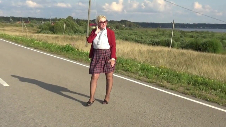 Nylon-Heels: bijnes stail - seksi mahila (poorn sanskaran)