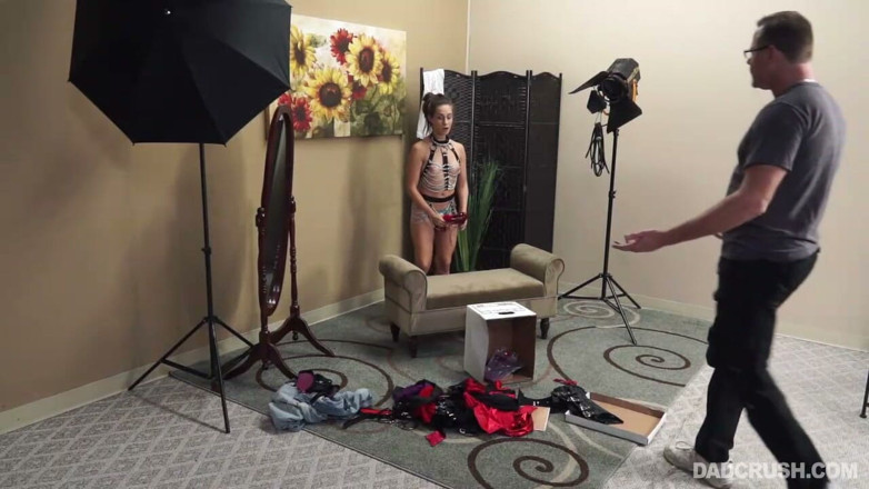 Dad Crush: L'inganno del patrigno: Cassidy klein scopre i suoi giocattoli di...