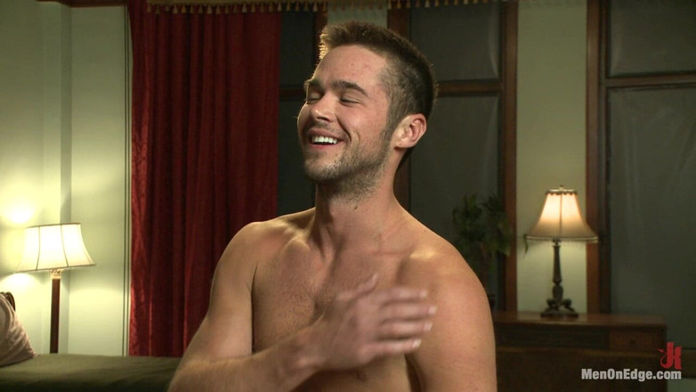 Men on Edge: Stor fet kuk blir kantad