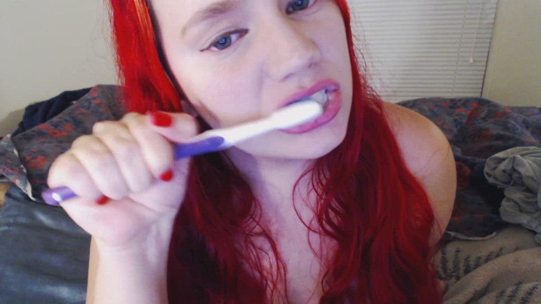 Scarlet Vixen: Čistím si zuby