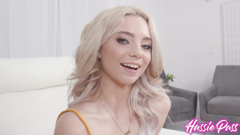 Hussie Auditions: Gadis remaja dengan toket aduhai lagi asik ngentot jojo austin...