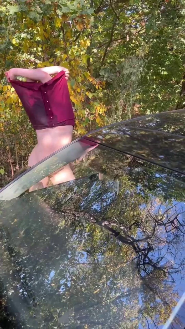 Elena917: Peeing and Flashing Outdoor Compilation
