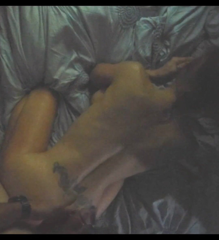 Pussy hound: Keseluruhan video dengan pancutan mani, pantat adik tiri gila