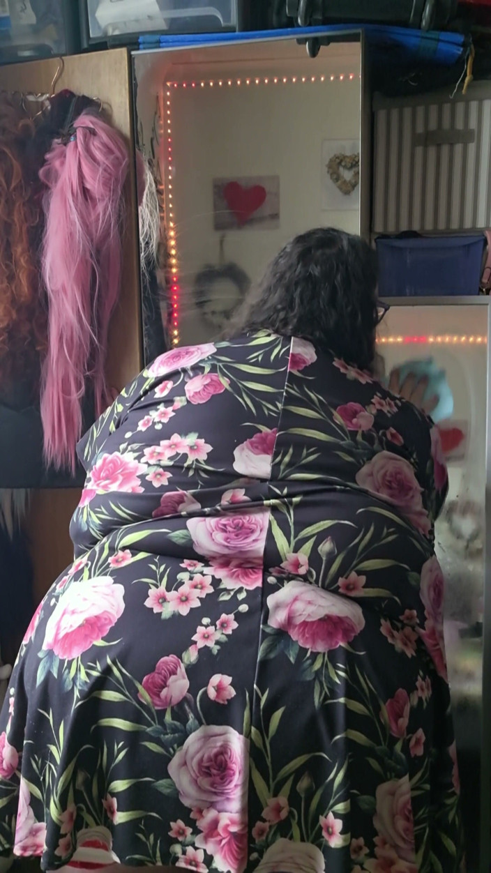 SSBBWLadyBrads: Awek montel super saiz Cermin Mirro pada awek montel dinding