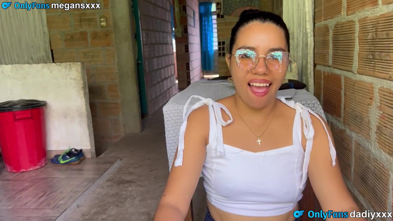 MeGanSxx: 나는 친구인 수녀를 찾아가 거짓말로 그녀와 잠자리를 가졌다.