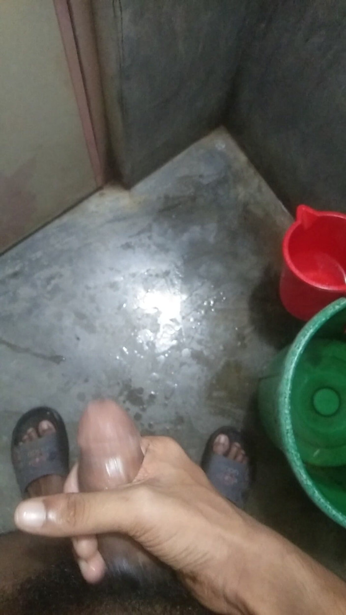 Viral_tiktokar: So I Went to the Bathroom, Put Soap on My...