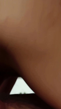 Geile blondine met grote tieten krijgt haar getrimd poesje geploegd en eet sperma