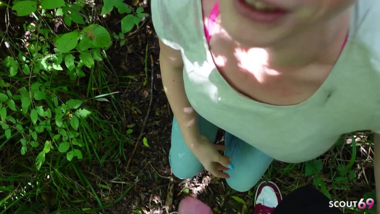 Scout69: Німецька руда дівчина з зеленими очима розмовляє з ризикованим публічним трахом від незнайомця, відео від першої особи