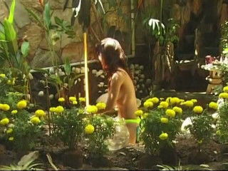 Asian Cuntz: Two naked botanical girls