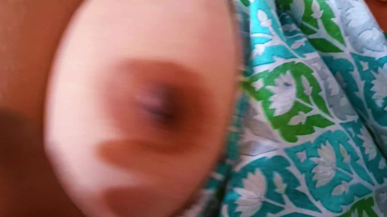 Catchybusty: Jhony Ja, äta fitta?